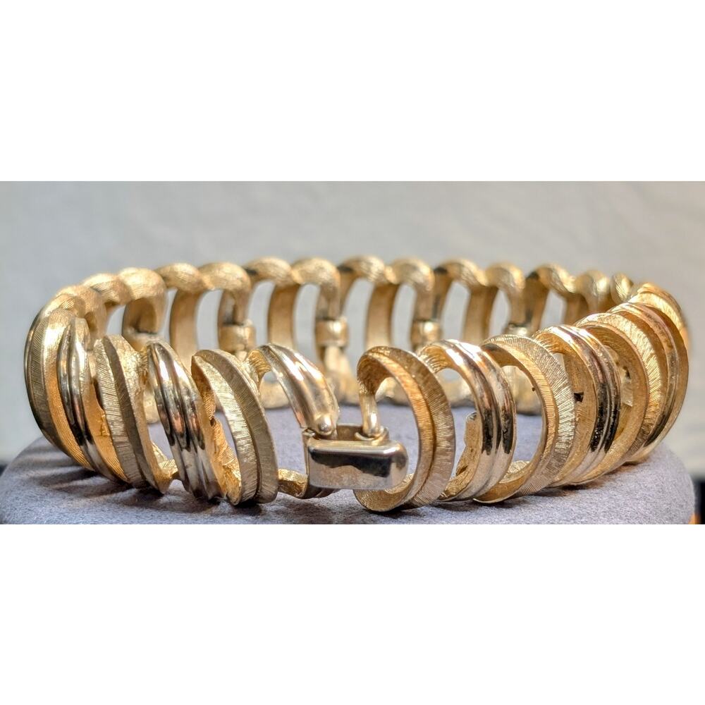Vintage Signed CROWN TRIFARI Brushed & Polished Gold Tone Link Bracelet